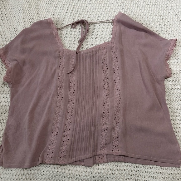 Spring Boutique Top - Picture 2 of 2